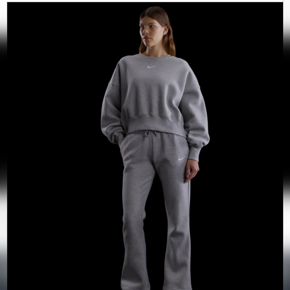 Women's Nike Shirt & Sweat Pants